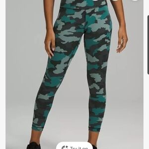 lululemon athletica Camouflage Leggings - Turquoise Blue and Black. Size 4.